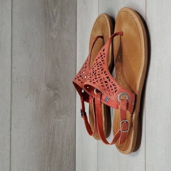 Ugg Australia Women T strap Leather Thong Sandals Flats shoes sz 10 - Picture 2 of 11